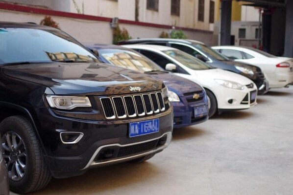 Free self-parking - Shengzun Business Hotel (West Ujimqin Banner)