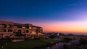 Situated near a body of water, this hotel offers stunning views and a beautiful lawn.