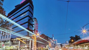 A modern hotel with a prominent 'HOTEL' sign, a glass facade, and a visible 'TO' sign indicating a nearby location. - Design Hotel Mr President (Belgrade)