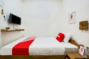 Deluxe Single Room | Desk, laptop workspace, blackout curtains, free WiFi - Capital O 3461 Mystays (Cepu)