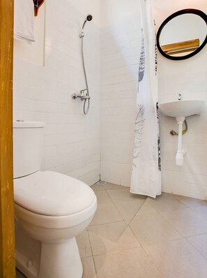 Douche, serviettes fournies