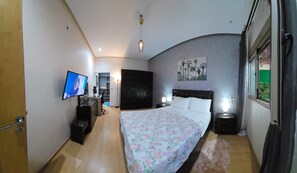 2 chambres, fer et planche à repasser, lit parapluie, Wi-Fi gratuit