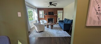 The Homestead Bungalow | 2BR + Den, Pets OK