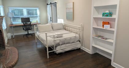 The Homestead Bungalow | 2BR + Den, Pets OK