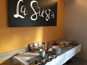Desayuno buffet todos los días (con cargo) 
