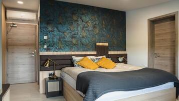 1 bedroom, laptop workspace, soundproofing, free WiFi