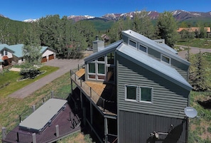 Exterior - Anthracite Allure 4 BR, ski in/out, pet friendly, hottub (Mt. Crested Butte)