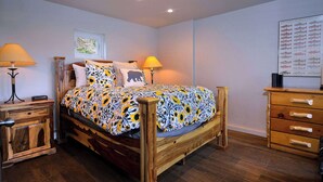 4 bedrooms, iron/ironing board, travel crib, WiFi - Anthracite Allure 4 BR, ski in/out, pet friendly, hottub (Mt. Crested Butte)