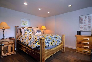 4 bedrooms, iron/ironing board, travel crib, WiFi - Anthracite Allure 4 BR, ski in/out, pet friendly, hottub (Mt. Crested Butte)