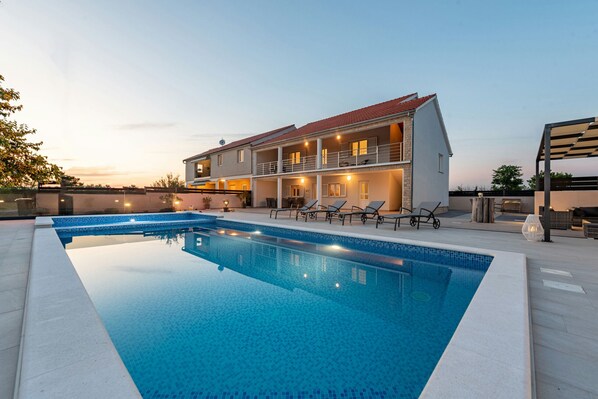 Swimming pool