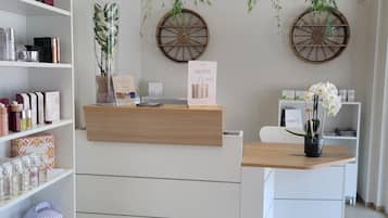 Behandlingsrum för par, bastu, bubbelpool och ångbastu