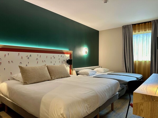 Family Room, 1 Queen Bed, Non Smoking (with Sofabed)