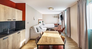 Perhehuoneisto, 1 keskisuuri parisänky, tupakointi kielletty (with Single Sofabed;with Sofabed) | Tallelokero huoneessa, äänieristys