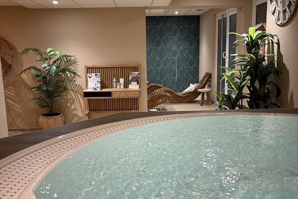Couples treatment rooms, sauna, hot tub, steam room, Turkish bath