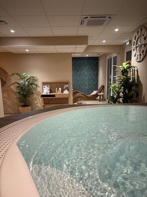 Parihoitohuone(ita), sauna, poreallas, höyrysauna, turkkilainen sauna