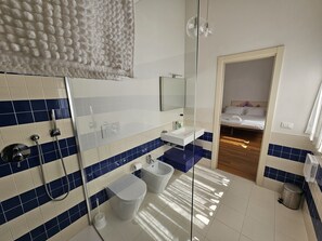 Hair dryer, bidet, towels, soap - Apartment in historic villa 10 minutes from the historic center (Firenze)