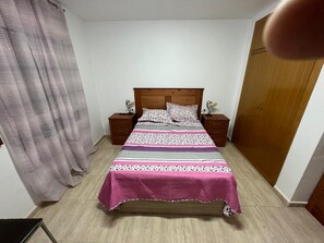 3 soverom, strykejern/-brett og sengetøy