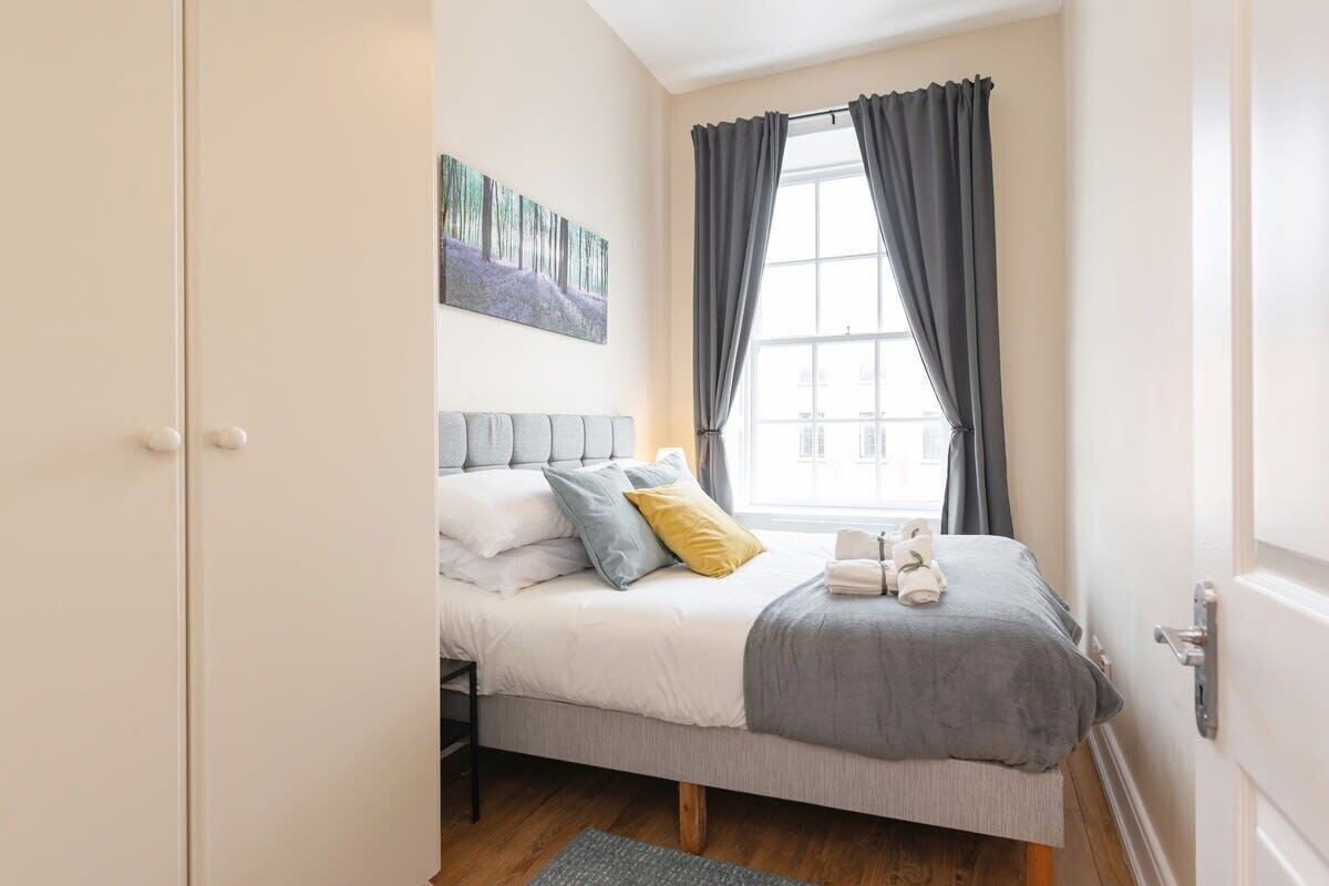 2 bedrooms, desk, iron/ironing board, travel cot