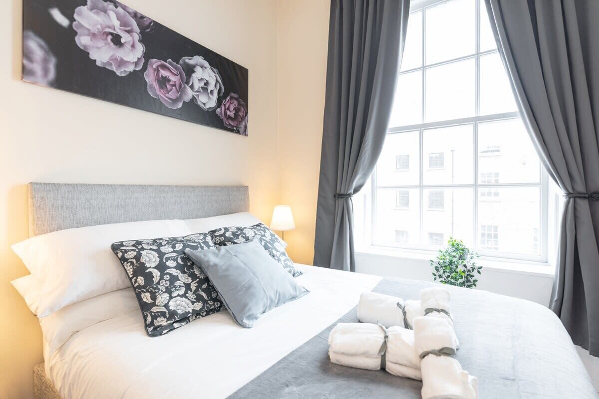 2 bedrooms, desk, iron/ironing board, travel cot