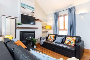 TV, offices - Beautiful Cottage Central Location Fast WIFI n TV (Dublin 8)