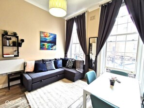 TV, offices - Great Central Location 1BED APT Off OConnell ST (Dublin 1)