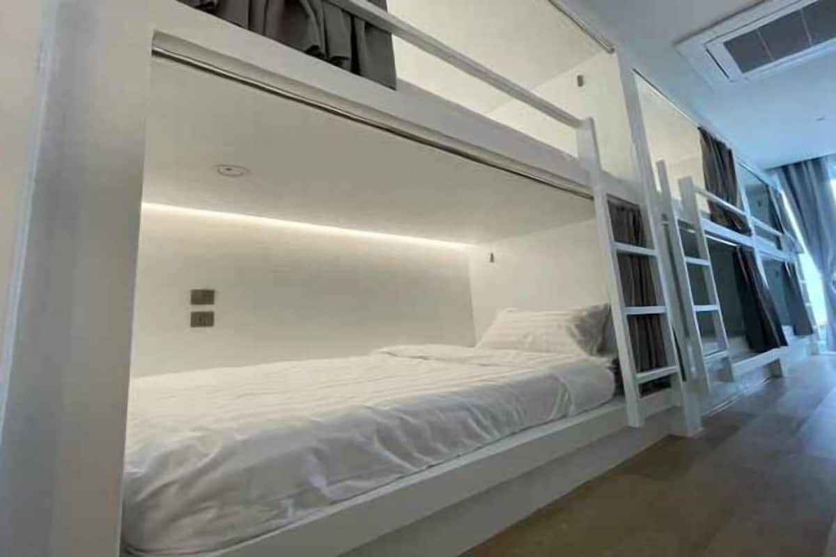 Premium bedding, down comforters, free WiFi