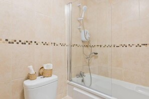 Shower, hair dryer, towels - CENTRAL LOCATION 2 BED APT  Fast WIFI & TV&KITCHEN (Dublin)