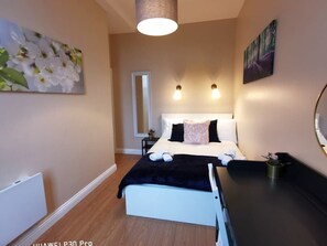 2 bedrooms, desk, iron/ironing board, WiFi
