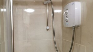 تجهيزات دش، مجففات شعر، مناشف