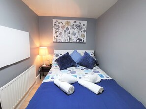 2 makuuhuonetta, silitysrauta/-lauta, vauvan matkasänky, Wi-Fi