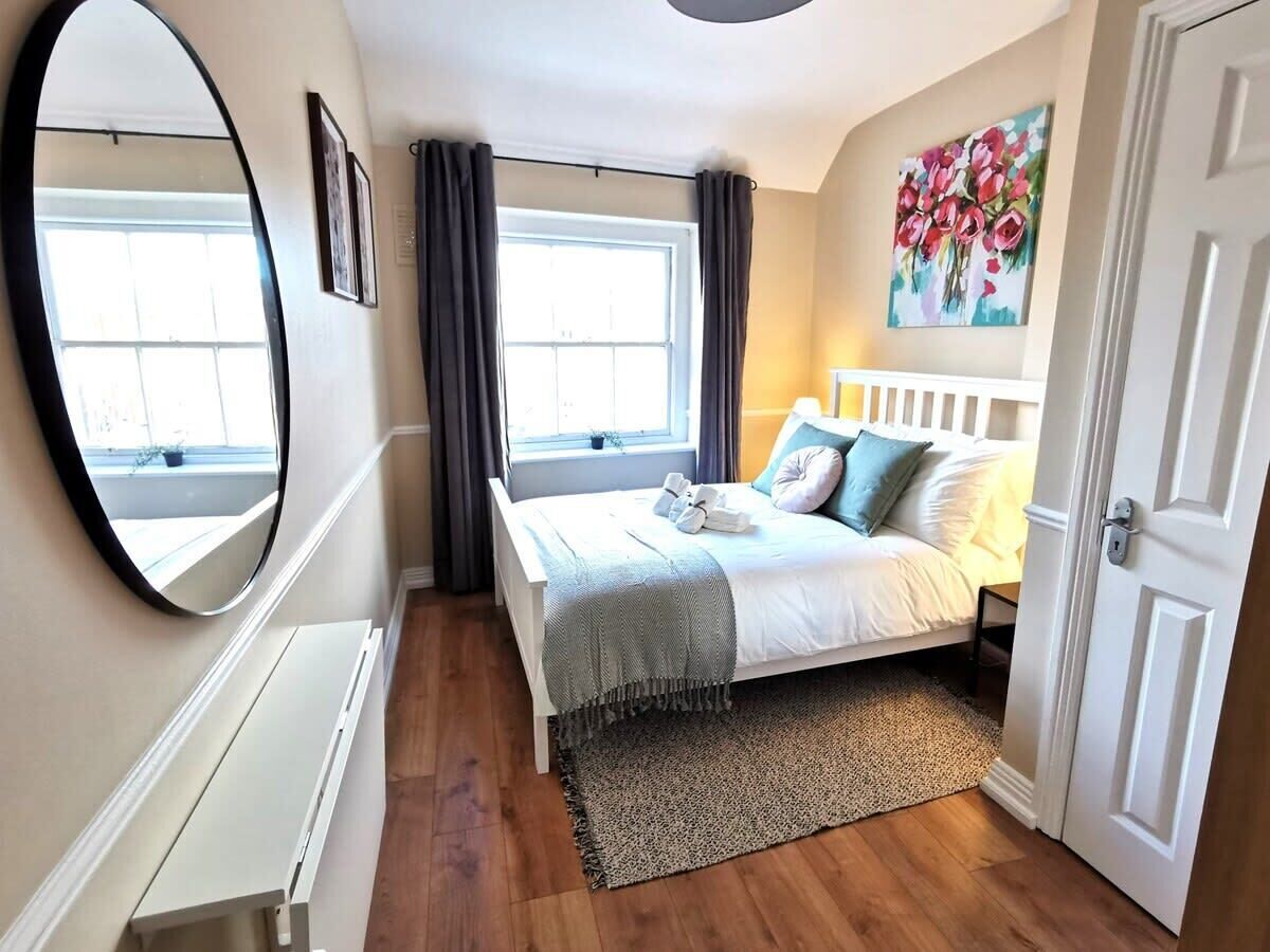 1 غرفة نوم ومكتب ومكواة/لوح كي وسرير سفر