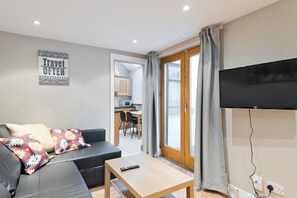 TV, offices - Great House Trendy Ranelagh 3bed 2bath TV and WIFI (Dublin 6)