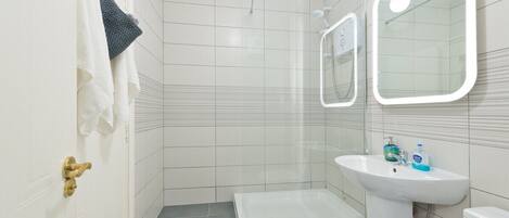 Shower, hair dryer, towels