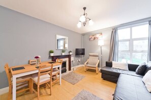 Fernseher, Kamin, Arbeitsbereiche