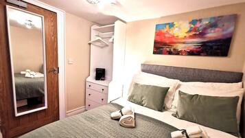 1 bedroom, iron/ironing board, travel cot, WiFi