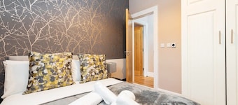 Refurbished 2 BED APT WITH GARDEN Fast WIFI & TV