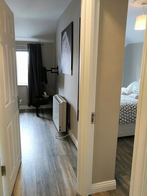 1 bedroom, iron/ironing board, travel crib, WiFi - Central 1-BED APT Fast Reliable WIFI*work remotely (Dublin 1)