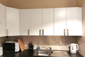 Fridge, microwave, oven, stovetop - Central 1-Bed off OConnell St Fast Reliable WIFI (Dublin 1)