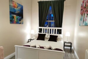 1 bedroom, iron/ironing board, travel cot, WiFi - Central 1-Bed off OConnell St Fast Reliable WIFI (Dublin 1)