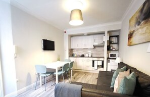 TV, offices - Cosy 1bed apartment with nice patio and Fast WIFI (Dublin 1)