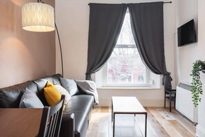 TV, offices - Stylish Bright Apartment Great Location Fast WI-FI TV (Dublin 7)