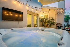 Terrace/patio - The Jewel-Modern Retreat, Hot Tub, Night Life (Dallas)