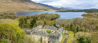 Apartment 447 - Ballynahinch - sleeps 6 guests in 3 bedrooms