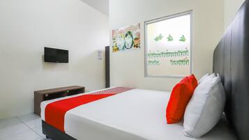 Economy Double Room | Desk, free WiFi, bed sheets