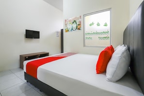 Habitación doble económica | Escritorio, wifi gratis y ropa de cama