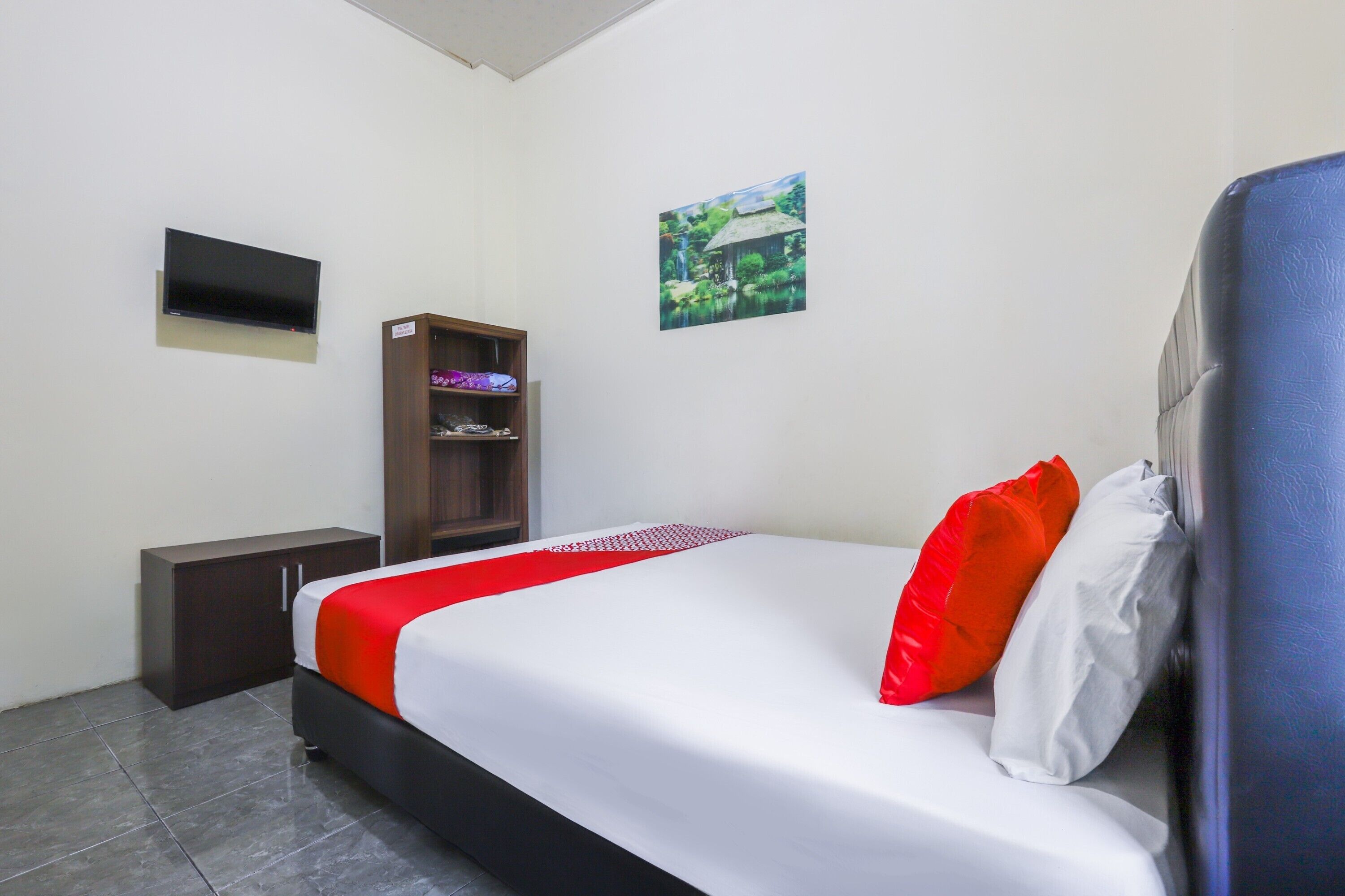 standard double room | desk, free wifi, bed sheets