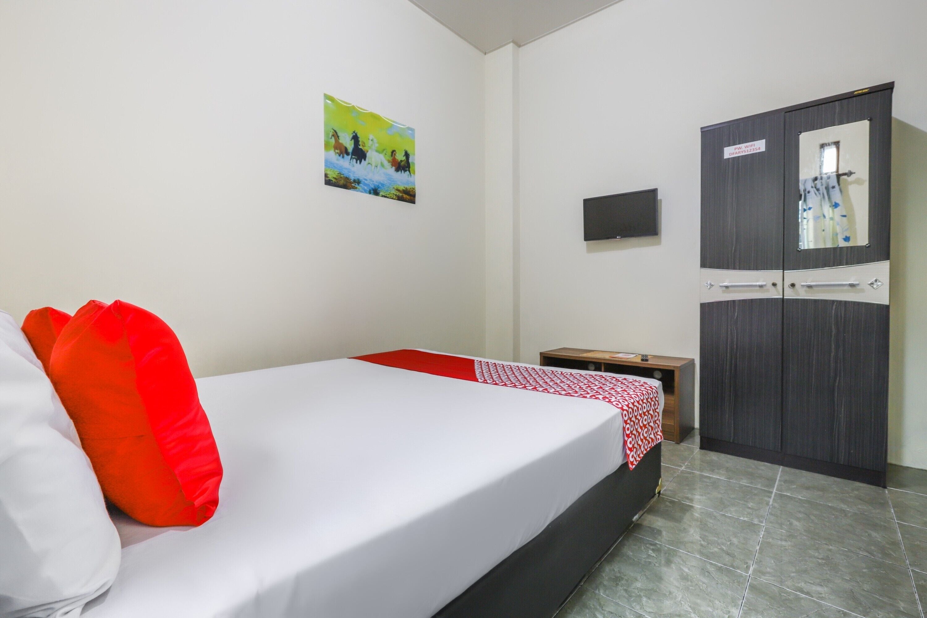 standard double room | desk, free wifi, bed sheets