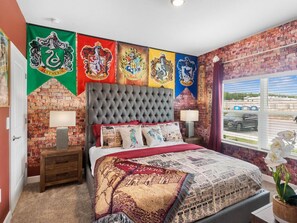 4 Schlafzimmer, Schreibtisch, Bügeleisen/Bügelbrett, Reisekinderbett