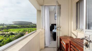 Căn hộ tiện nghi đơn giản | Ban công