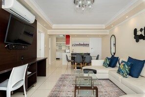 Comfort-Apartment | Wohnbereich | 50-Zoll-Flachbildfernseher mit Kabelempfang, Fernseher